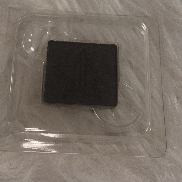 Jeffree Star single eyeshadow in Punk Couture - Picture 2 of 4